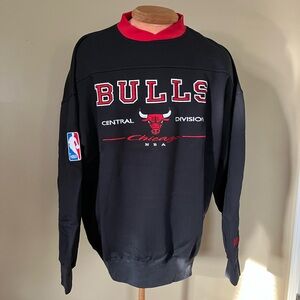 Vintage 1996 Lee Black and Red Bulls Licensed Crewneck Sweatshirt. Size XXL